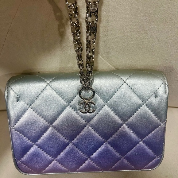 🔥🔥Chanel Iridescent Metallic Clutch - Picture 13 of 15